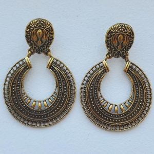 Costume jewelry, beauty earrings